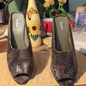 Early Spring Snake Skin Embellished Peep Toe Women Shoes.